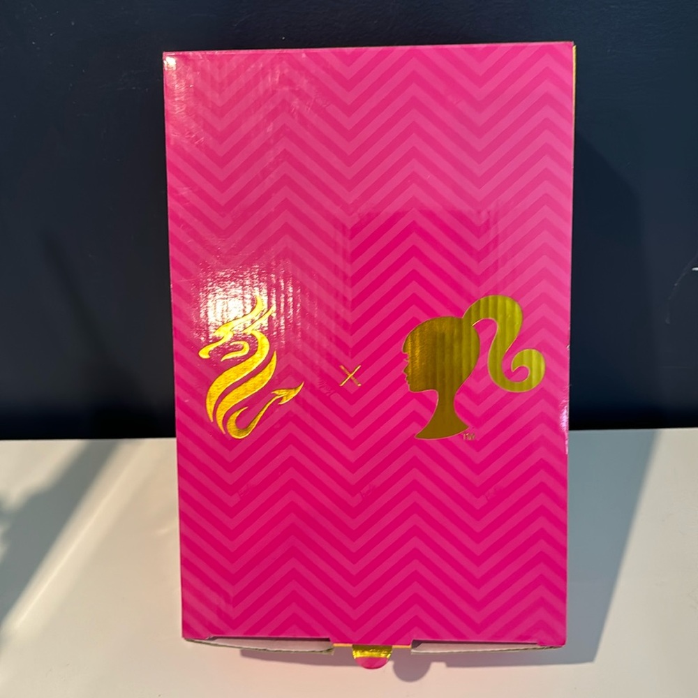 Barbie x Dragon Champagne flute set